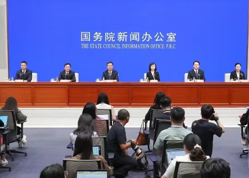 总局领导出席国务院政策例行吹风会